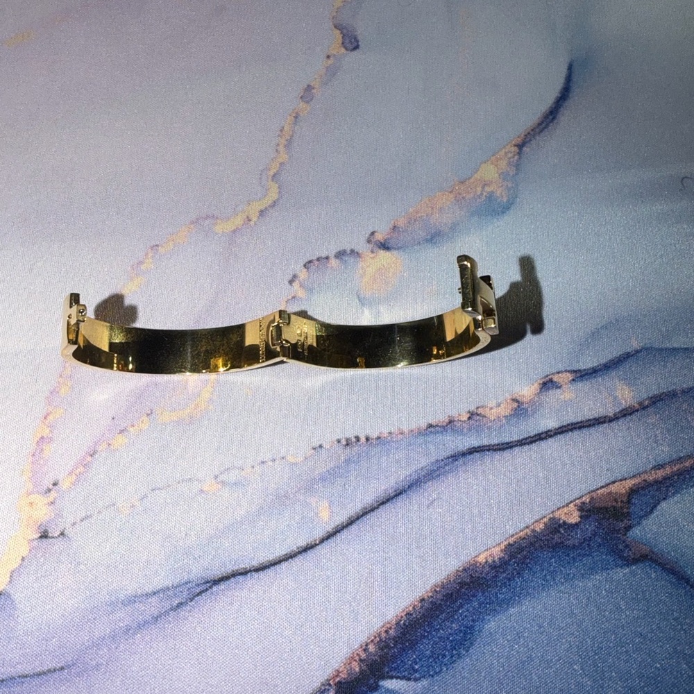 Clic H Bracelet in Cream and Gold - Picture 12 of 16